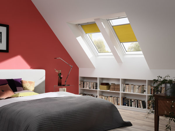 deux velux avec store dans chambre